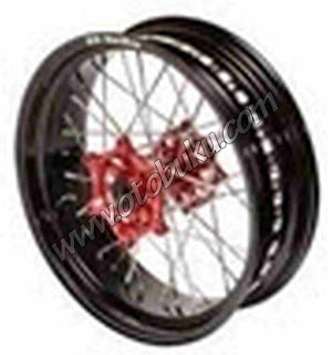 Foto Velg DID Besi Warna Hitam dengan Tromol dan Jari-Jari Foto Velg DID Besi Warna Hitam dengan Tromol dan Jari-Jari