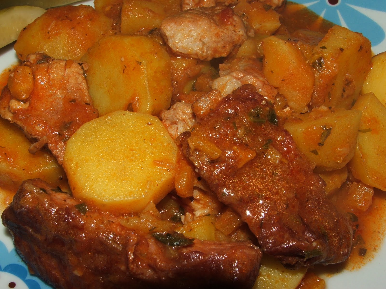 Bukatar Amator Tocanita De Cartofi Cu Carne De Porc Si Afumatura