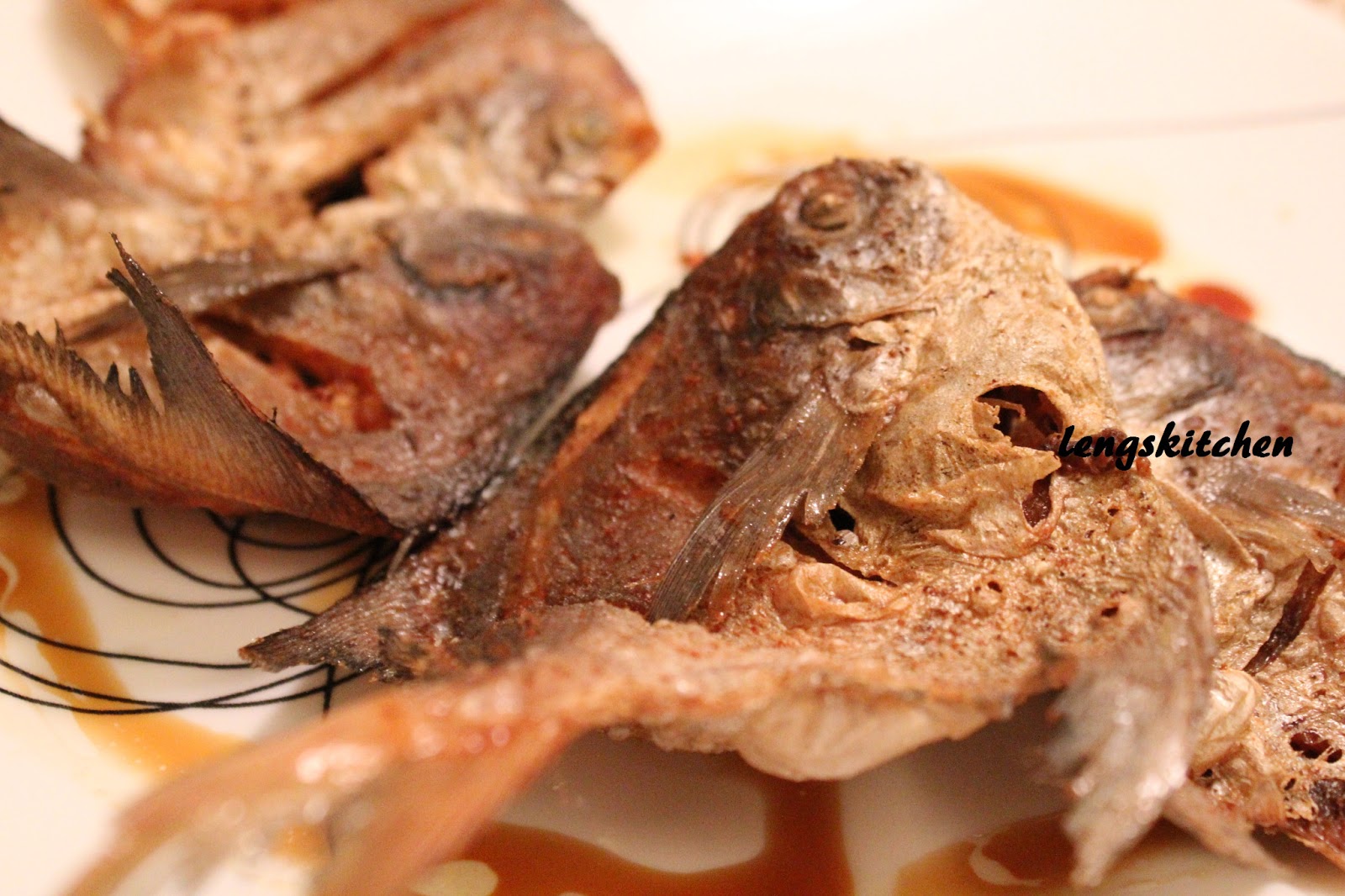 Kitchen Chaos Crispy Deep Fried Baby White Pomfret 脆皮炸白鲳鱼仔