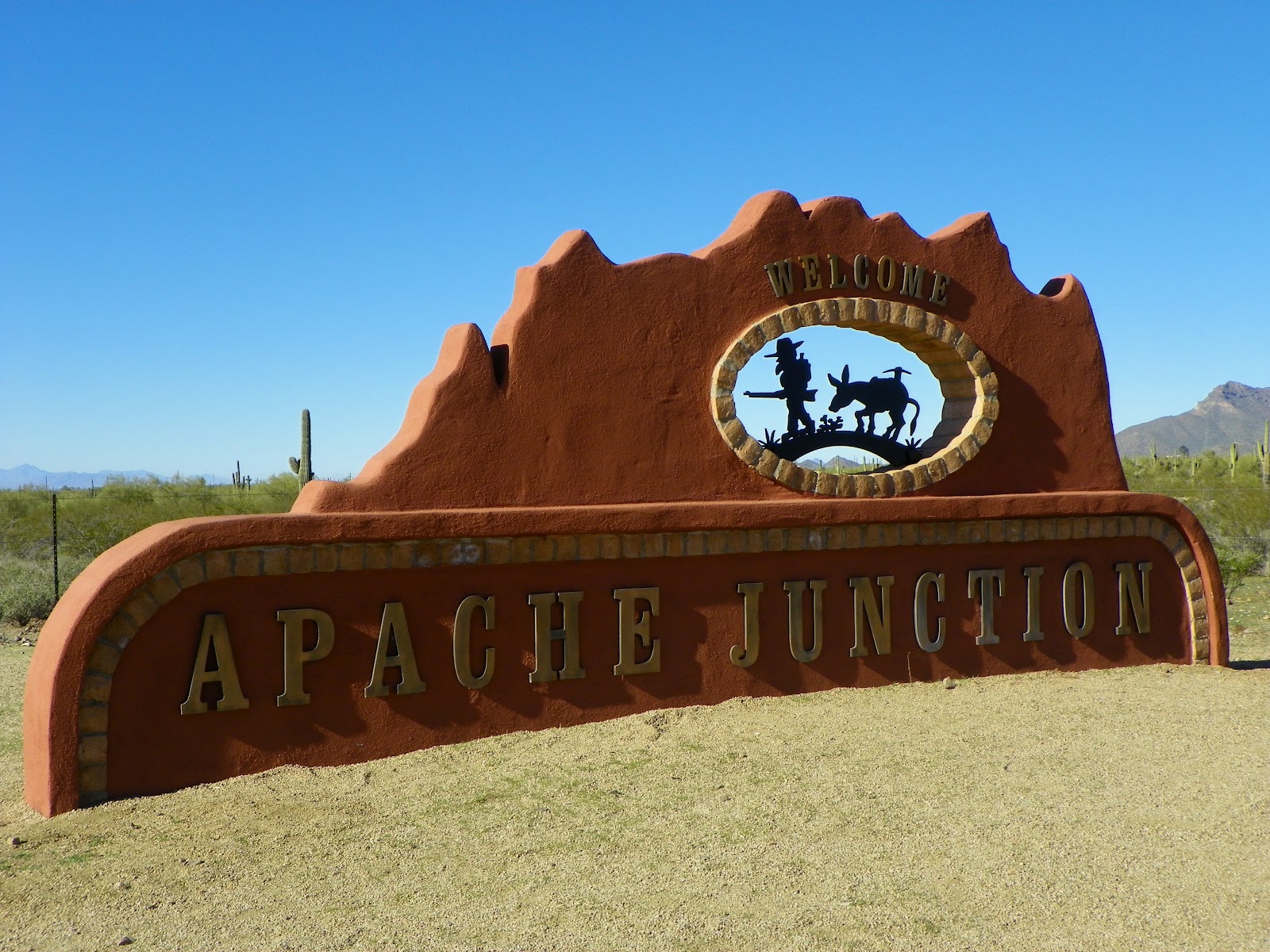 ON THE ROAD: Rock Shadows RV Park-Apache Junction,AZ