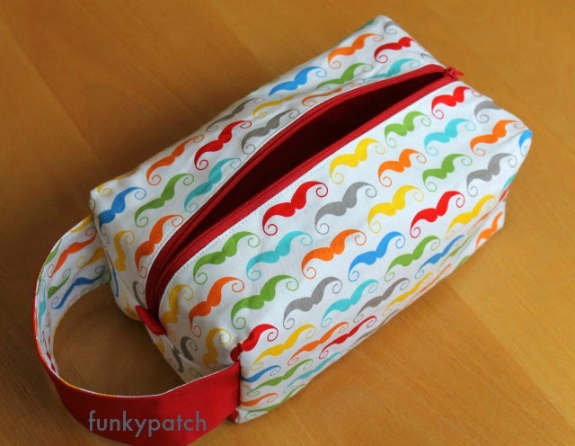 neceser "boxy pouch" con divertida tela de moustachos handmade por funkypatch