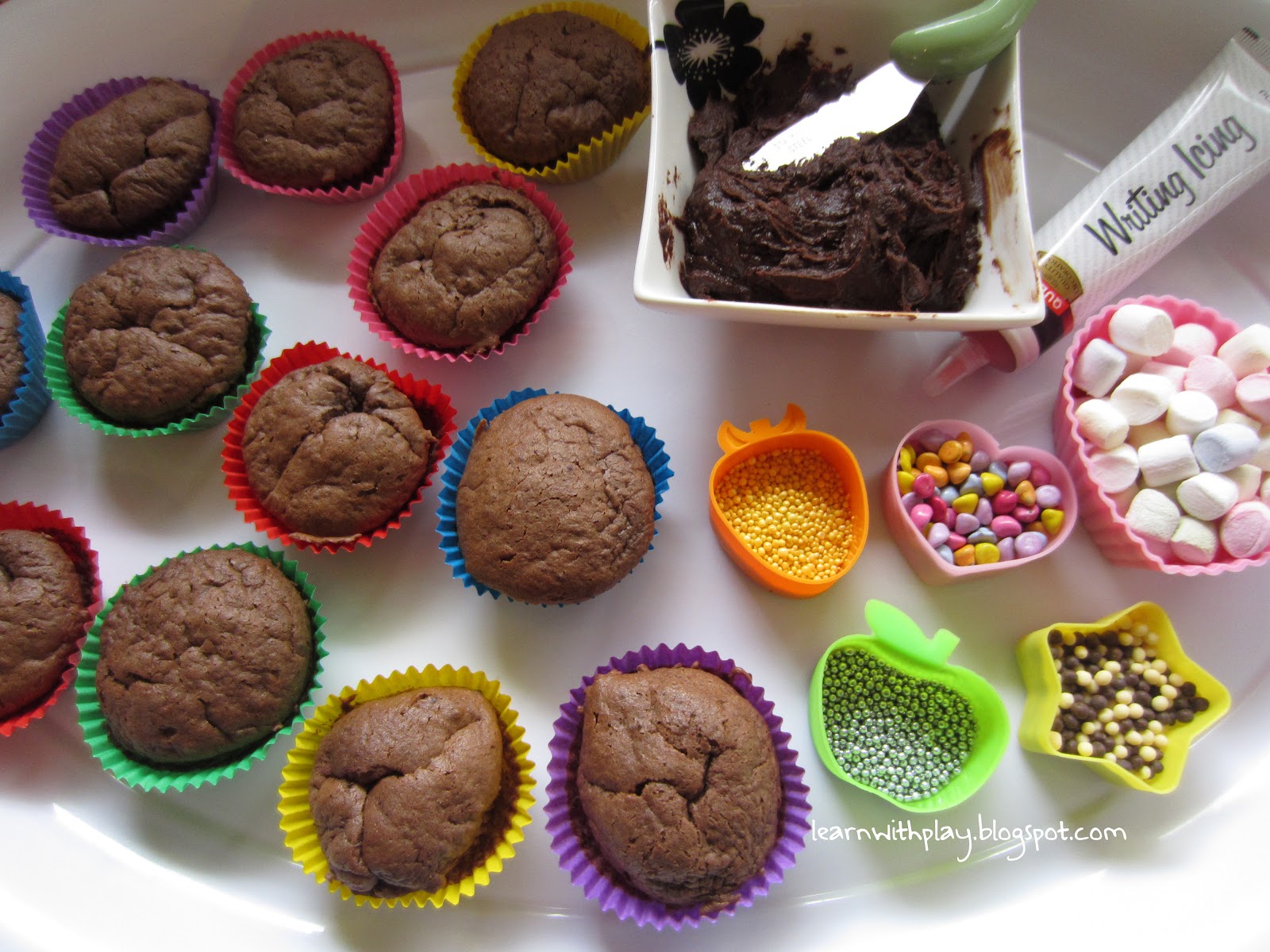learn-with-play-at-home-decorating-cupcakes-with-added-literacy-skills