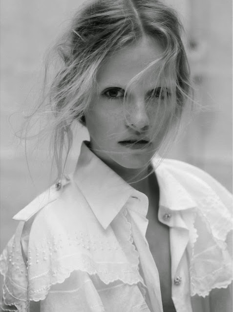 Dolores Fancy: Chanel/ Las camisas blancas de Chanel tiene ese qué sé yo
