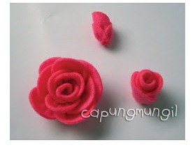 Rose DIY con piccoli petali di feltro
