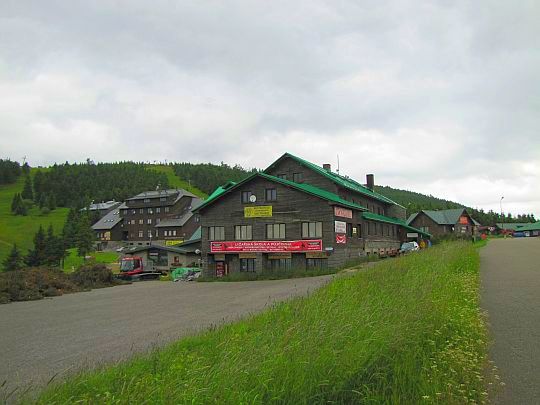 Červenohorské sedlo (niem. Roter Berg Sattel; 1013 m n.p.m.). Červenohorské sedlo (niem. Roter Berg Sattel; 1013 m n.p.m.).