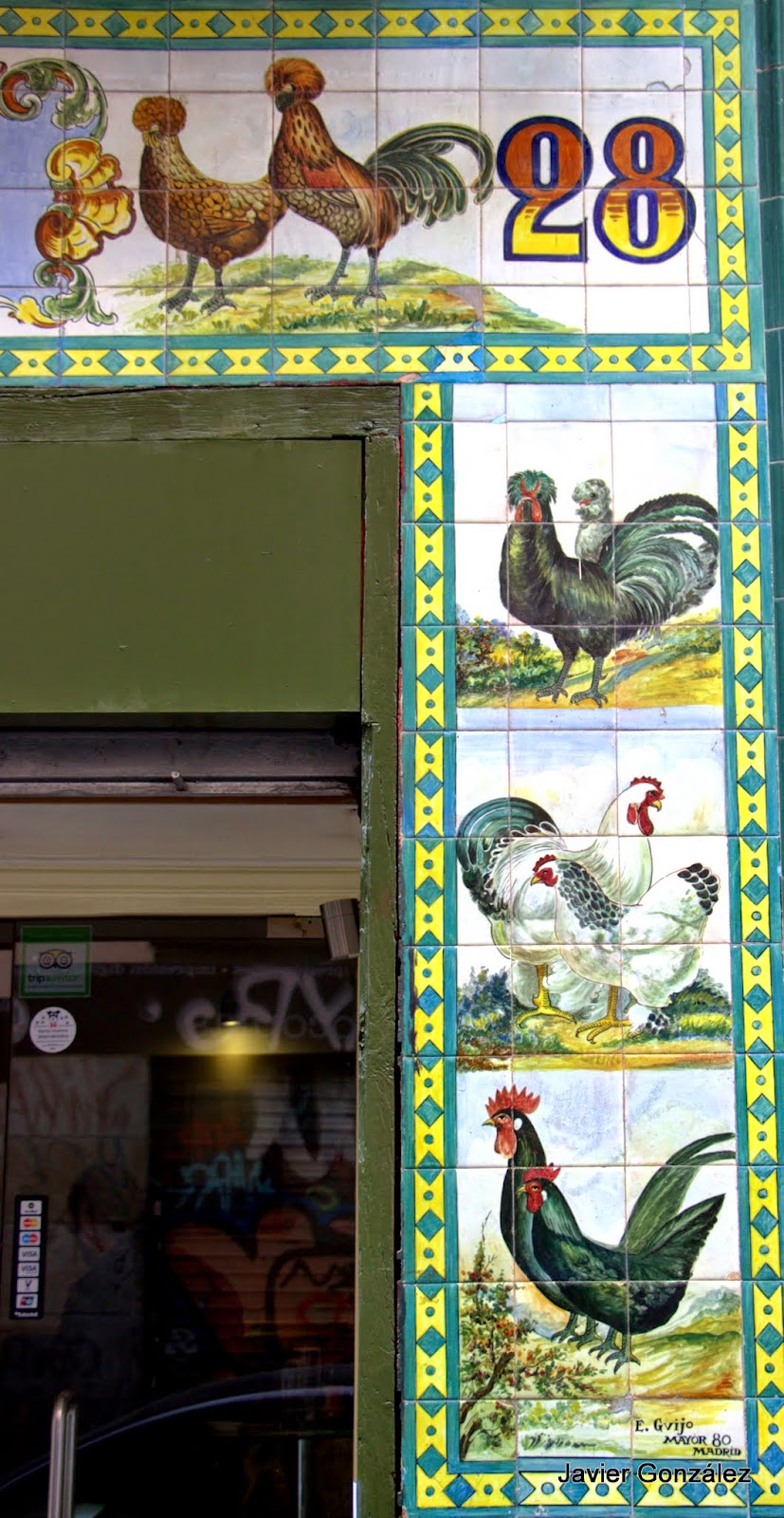 Restaurante. Azulejos fachada pintados.
