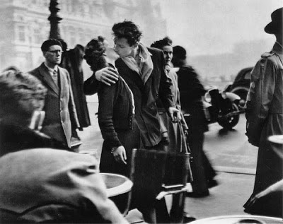 Le fameux baiser de l'hôtel de ville Le fameux baiser de l'hôtel de ville - Robert Doisneau