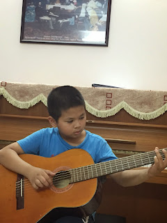 nguồn gốc đàn guitar, học guitar, sinh viên nguồn gốc đàn guitar, học guitar, sinh viên