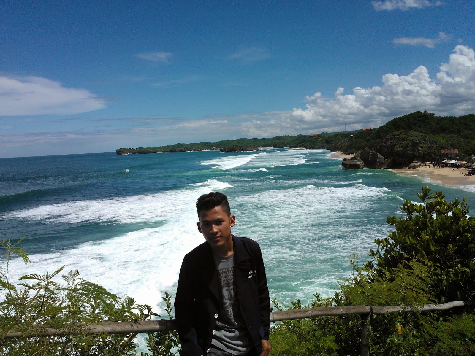 Gallery Muchlis Faroqi hujan punya cerita tentang kita