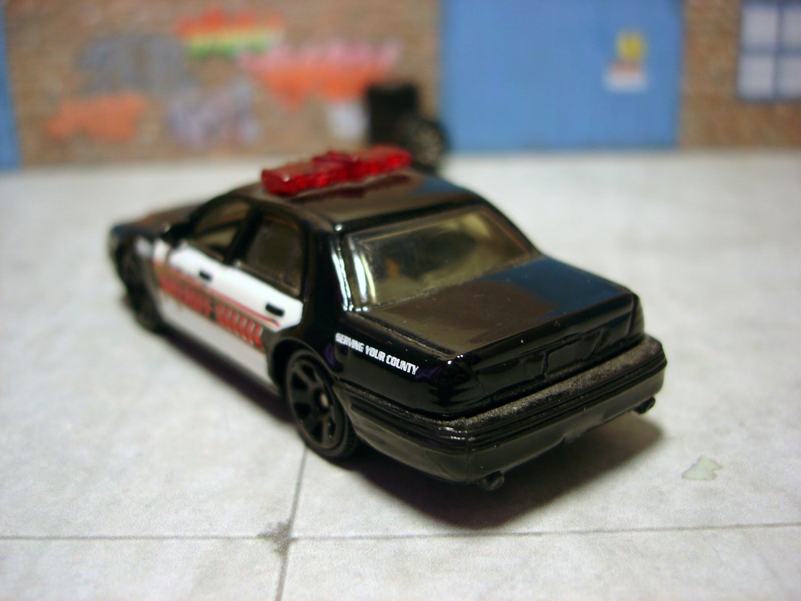 Matchbox '06 Ford Crown Victoria Police Car - 1:64 Scale Diecast Model