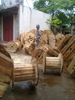 Trục cuộn dây điện bằng gỗ keo