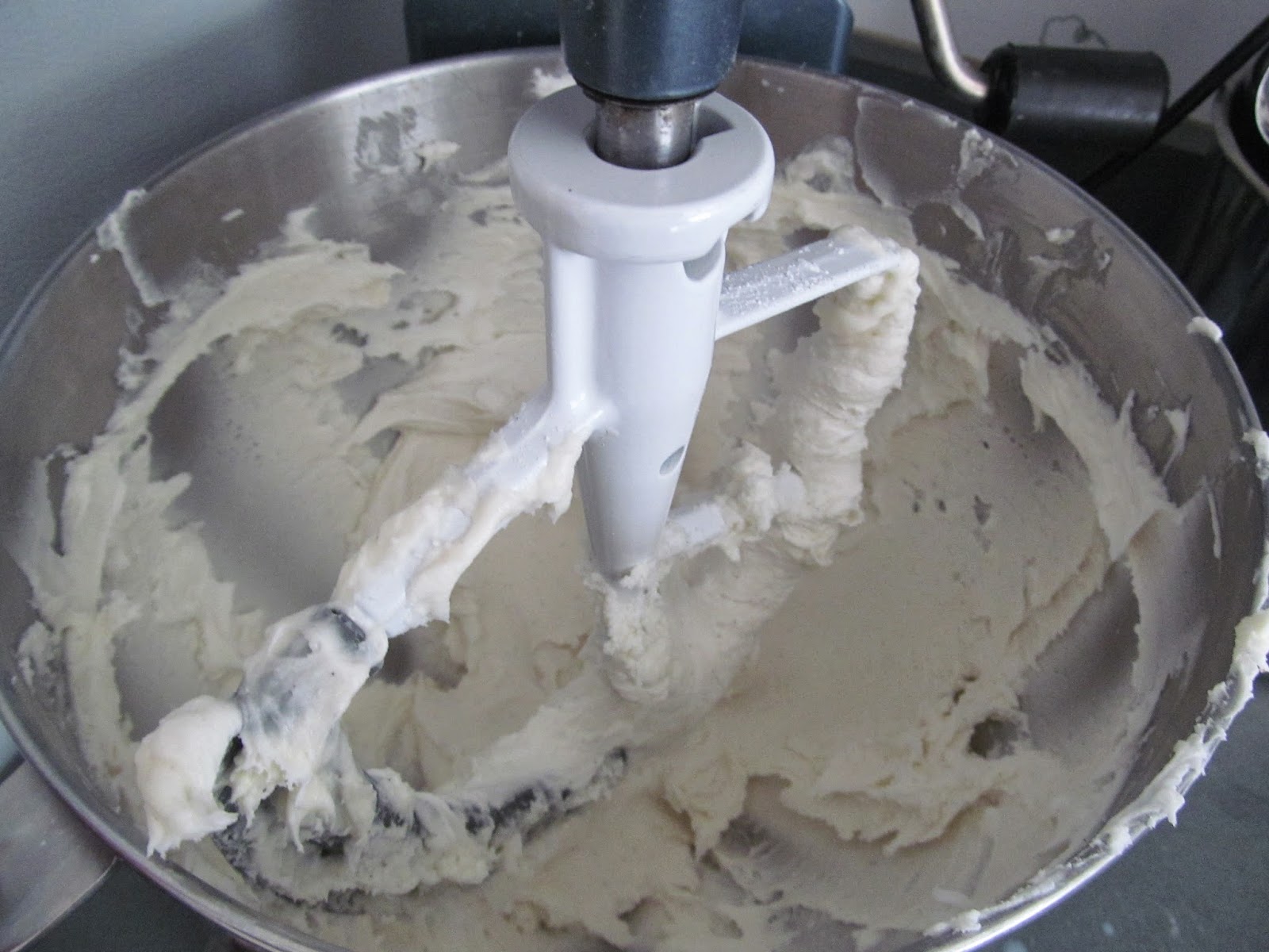making buttercream frosting