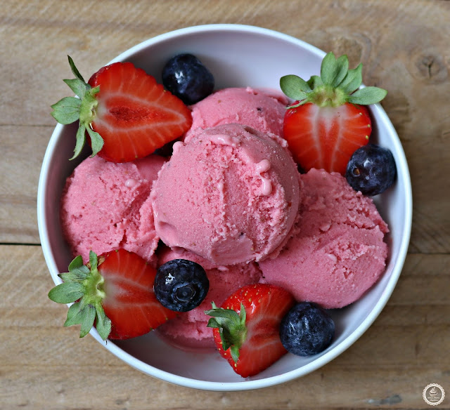 strawberry-and-kefir-icecream, yogur-de-fresa-y-kefir