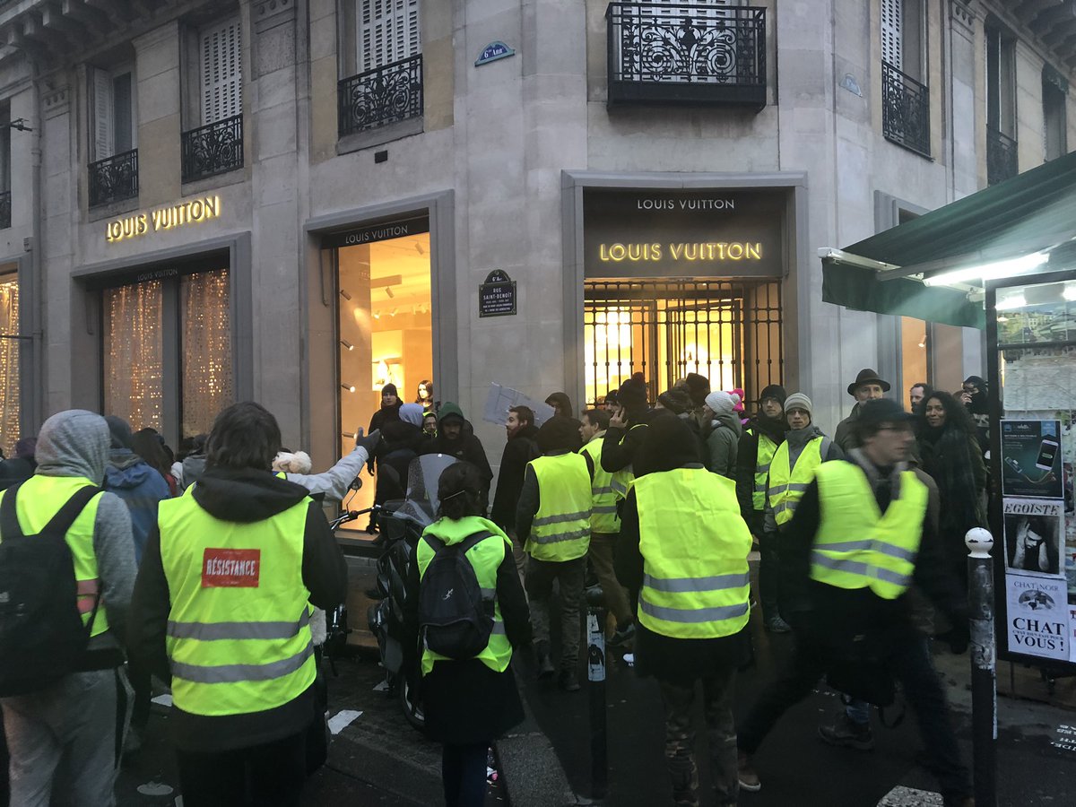 акты в париже