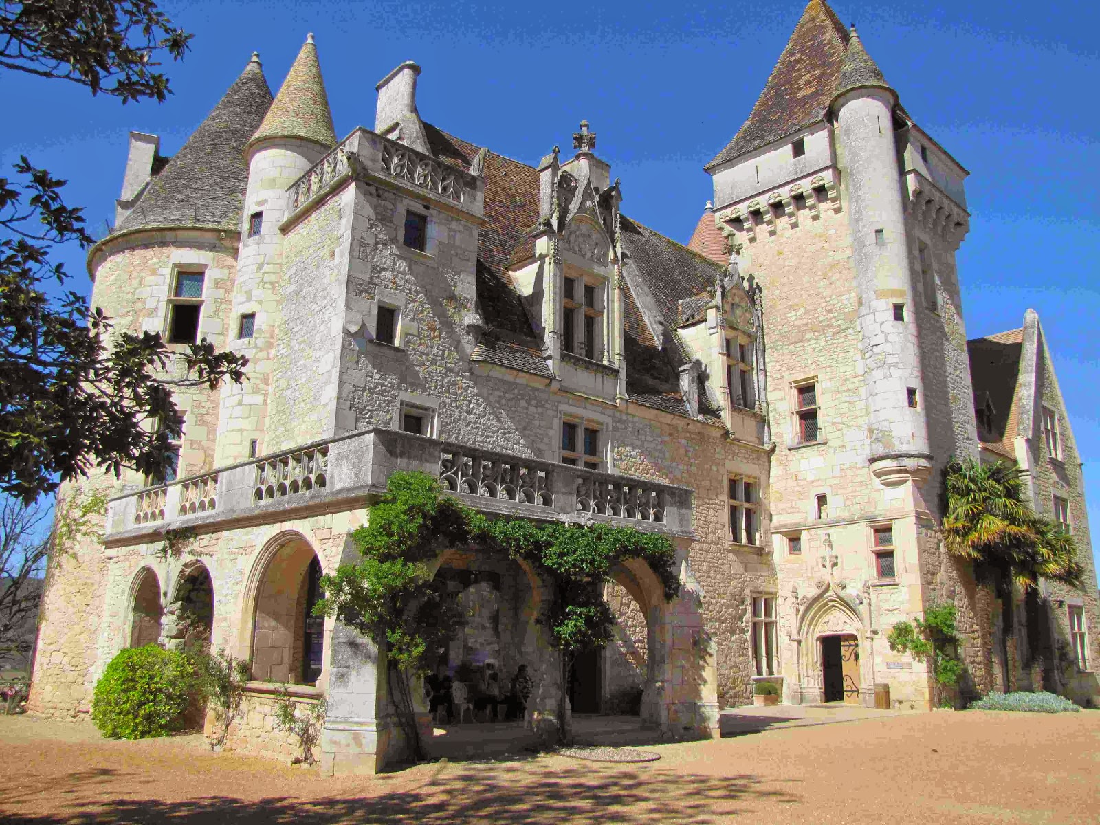 The retired traveller: Monday, April 13, 2015 - Chateau Les Milandes