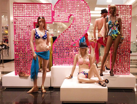 window display for valentines day forever 21