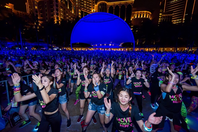 The Largest Glow In The Dark Zumba by Watsons Malaysia