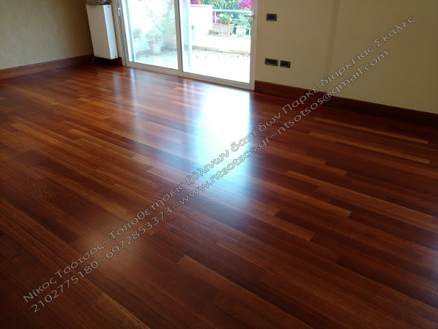 ξύλινο πάτωμα ντουσιέ