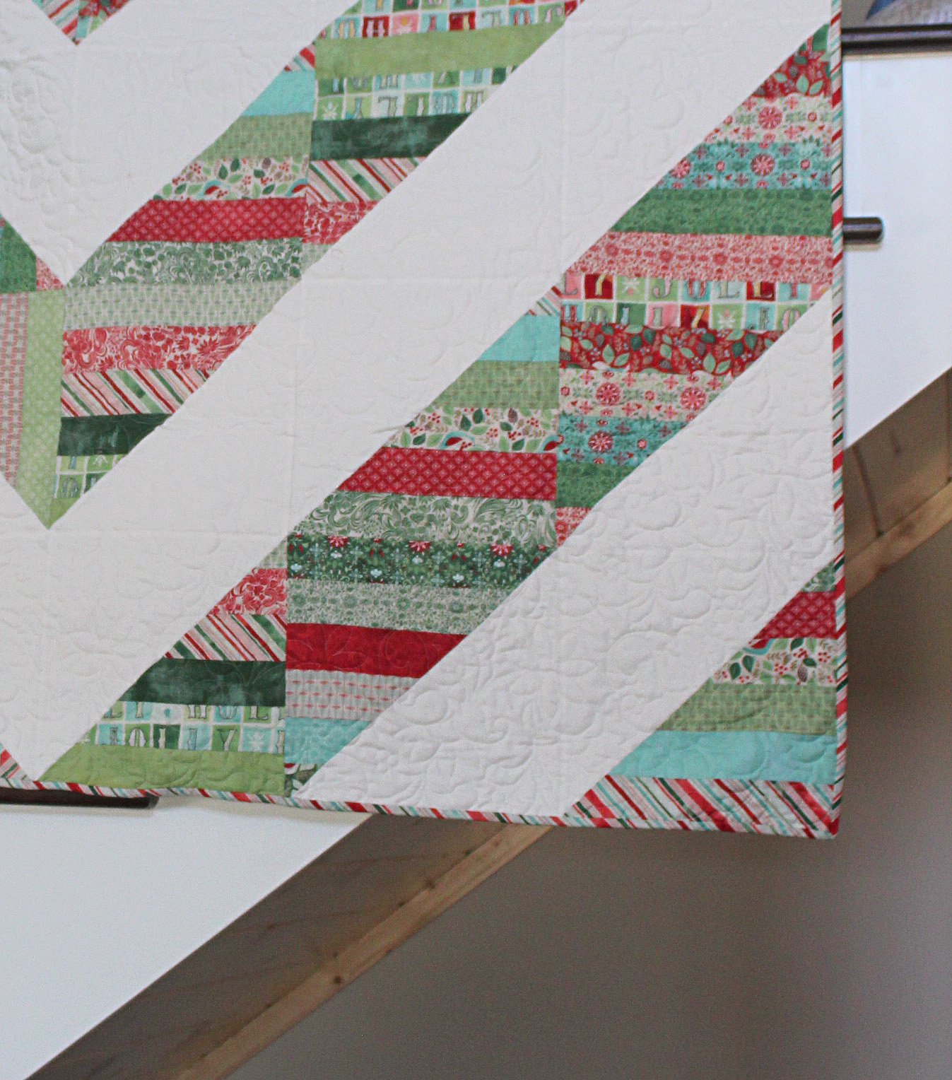 girls-in-the-garden-christmas-modern-barn-raising-quilt