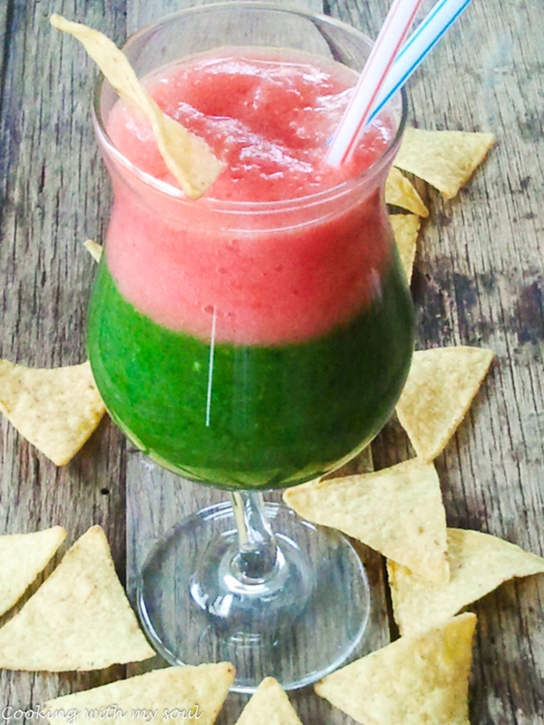 Smoothie bicolor cu leurda, avocado si rosii / Wild garlic, avocado and tomatoes smoothie
