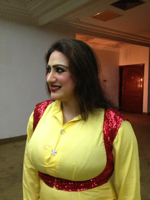 Sexy Pakistani Bhabhi In Yellow Suit Full Gallery Moti Gaand