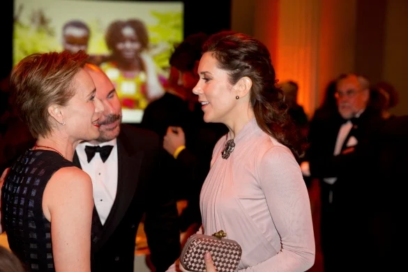 Crown Princess Mary of Denmark hand over the Champions for Change Award to Princess Mabel of The Netherlands