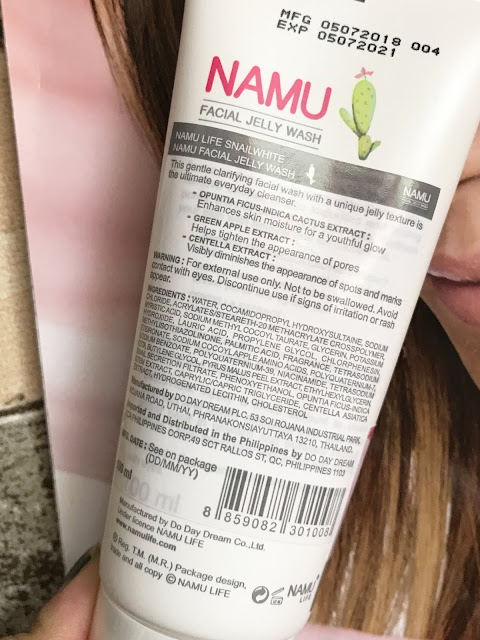 snail white facial wash