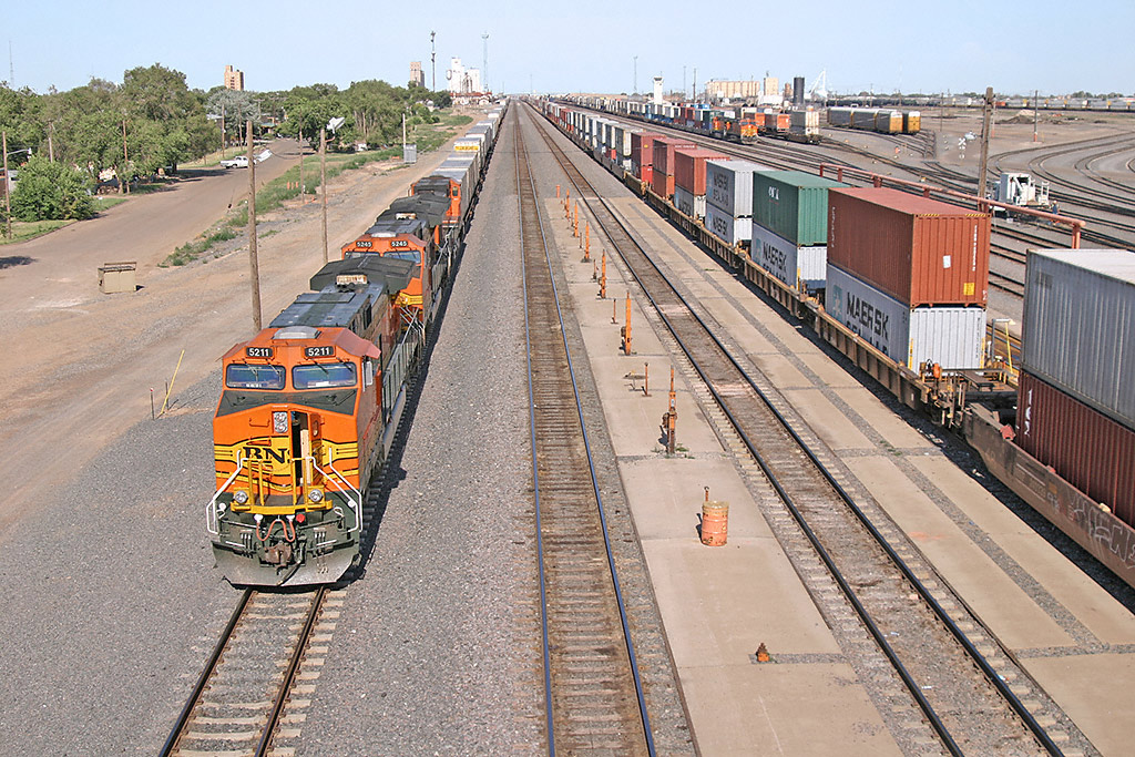 Riley Switch BNSF 5211 at Clovis, New Mexico Yard