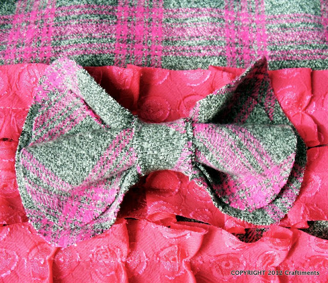 Craftiments:  Easy hair bow made with bias cut fabric