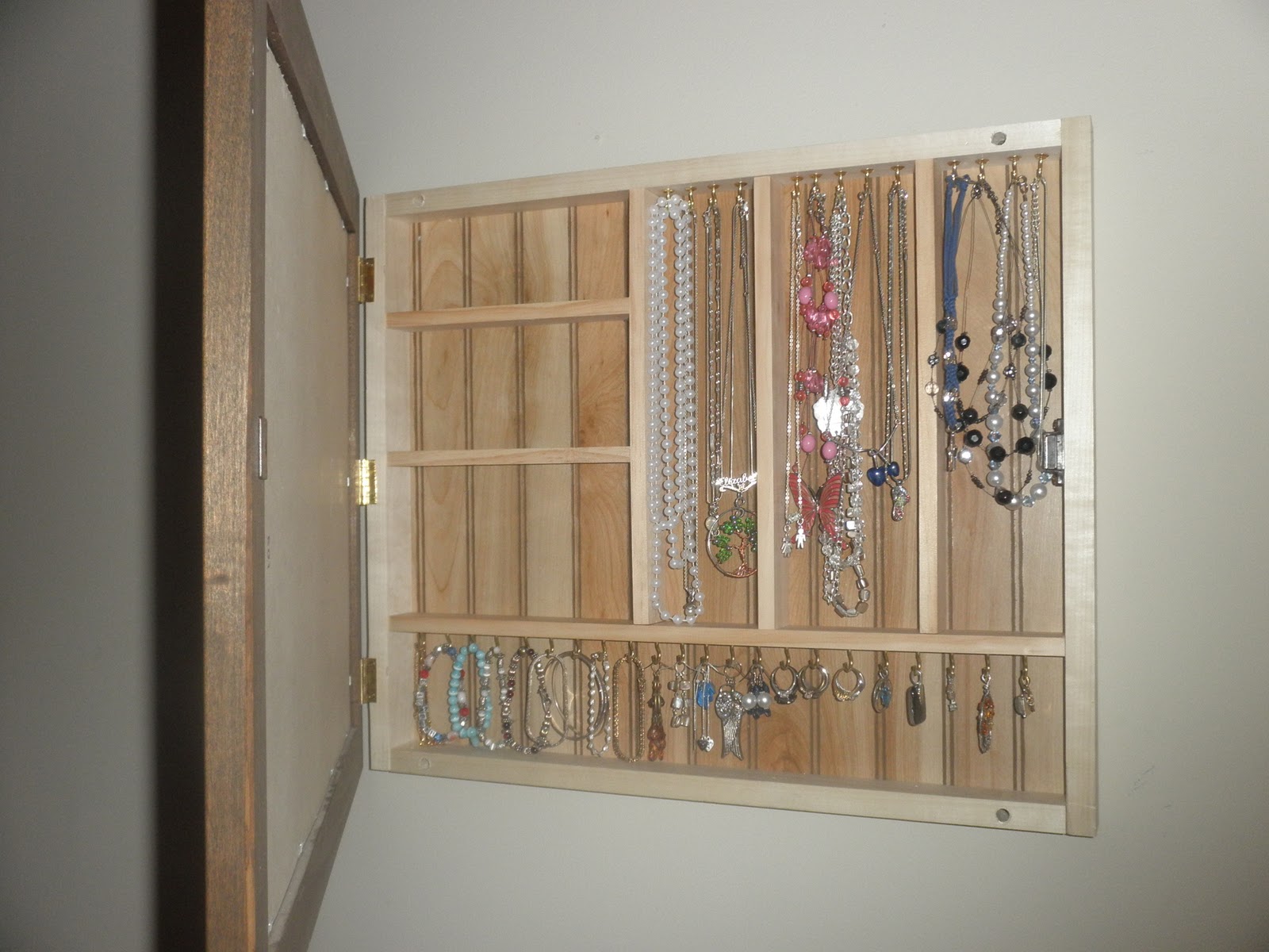 Melissa & Elizabeth Crafty DIY Mommas Frame Jewelry Box Elizabeth
