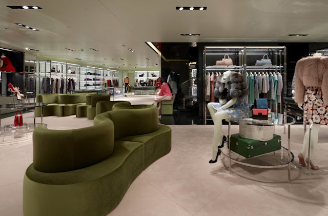 Boutique Prada Moscow - Clover Leaf sofa by Verner Panton