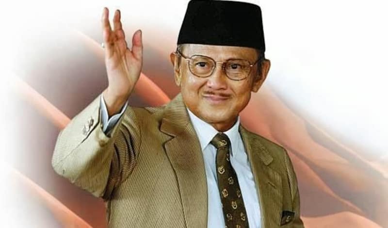 2021 SOAL JAWAB BAHASA INGGRIS TENTANG B.J. HABIBIE