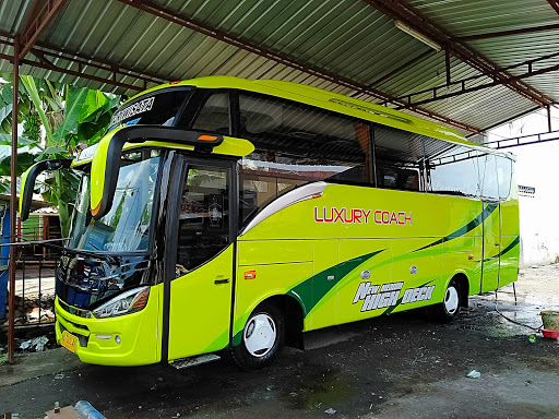 Bus Pariwisata Medium High Deck: Kenyamanan dan Efisiensi dalam Satu Paket