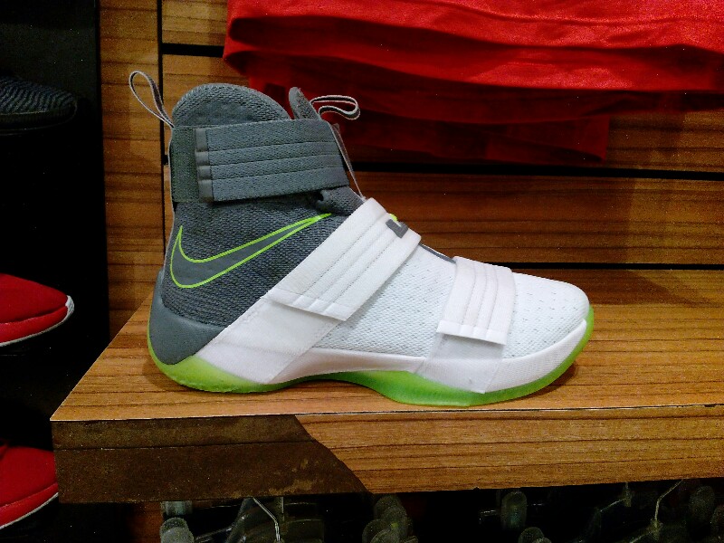 lebron soldier 10 dunkman