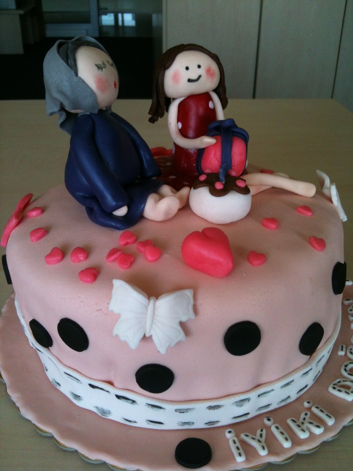 Beyaz Oklava Anneye özel doğum günü pastası Beyaz Oklava Anneye özel doğum günü pastası