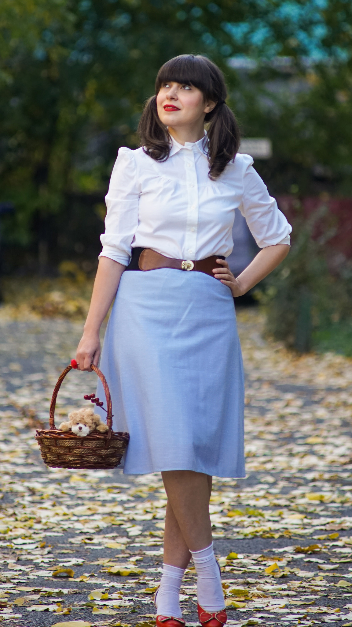 easy DIY Halloween costume dorothy white shirt blue skirt basket dog doggy stuffed toy stuffed bear red shoes white socks pony tails girly autumn 