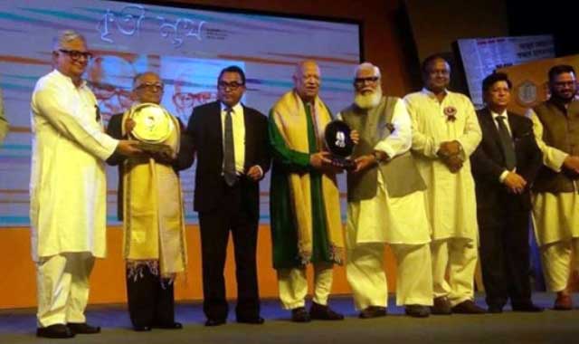 Former two finance ministers of the country received the reception দেশের সাবেক দুই অর্থমন্ত্রী পেলেন গুণীজন সংবর্ধনা