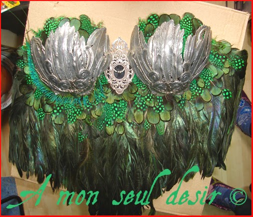 bustier plumes vertes pintade coq faisan green feathers corset rooster