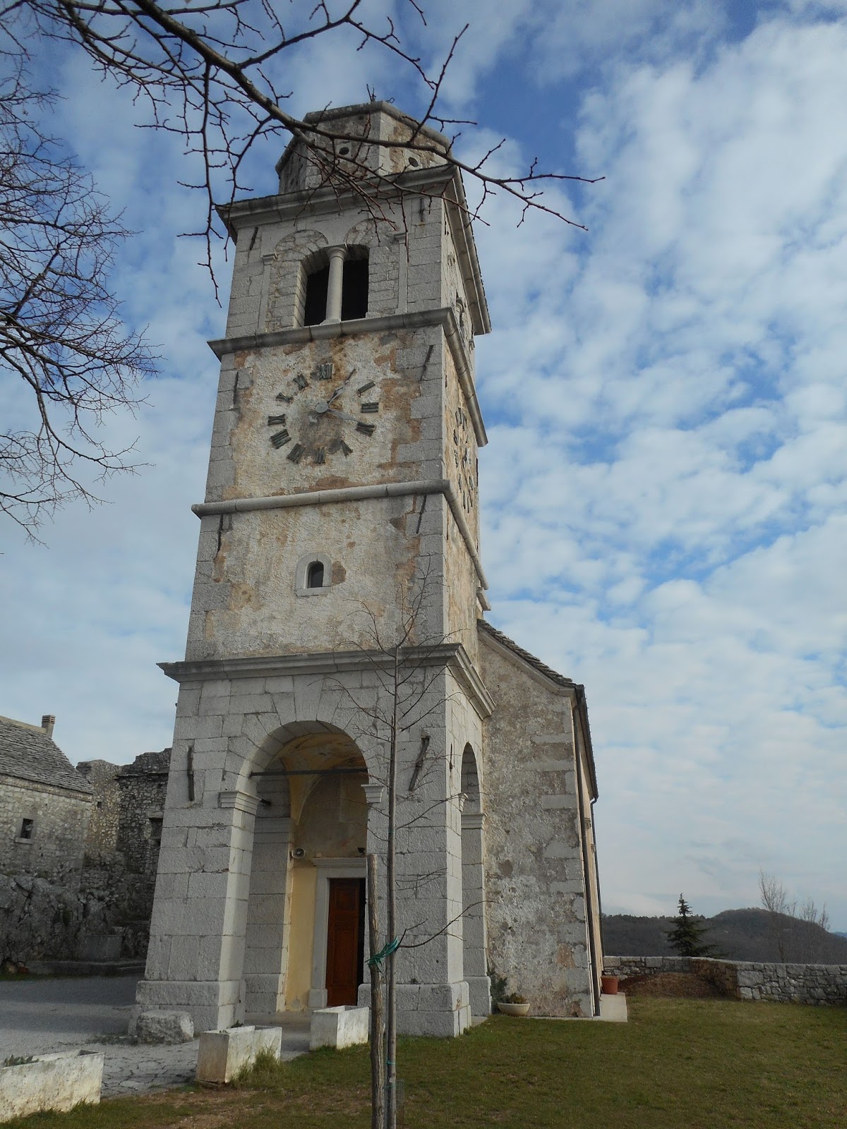 Itinerari e culture Rocca di Monrupino. Dove la Vergine vinse il diavolo