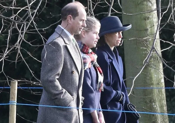 Queen Elizabeth, Countess Sophie of Wessex, Lady Louise Windsor, Princess Anne, Princess Eugenie. Princess Beatrice wore Burberry detachable rib knit collar cashmere coat