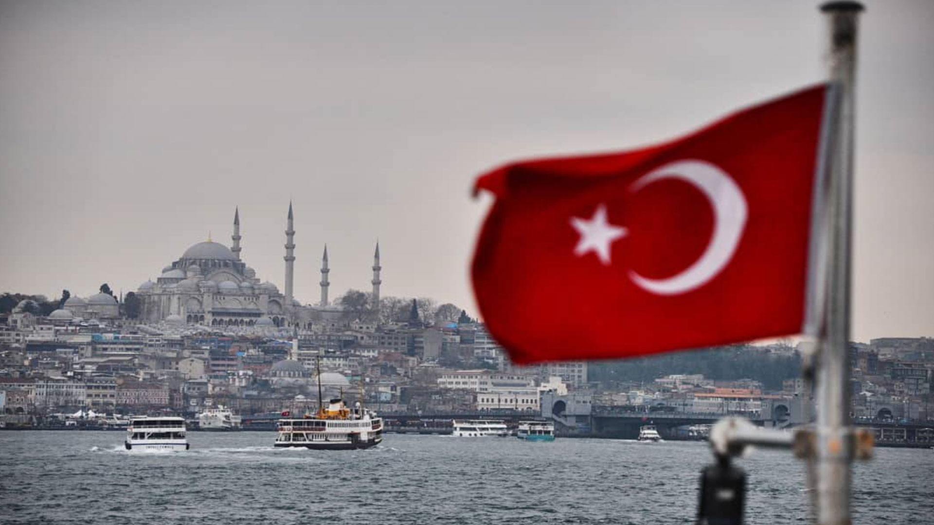 en guzel turk bayrakli manzarali camiler 13