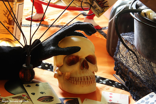 Halloween Table-Bargain Decorating with Laurie