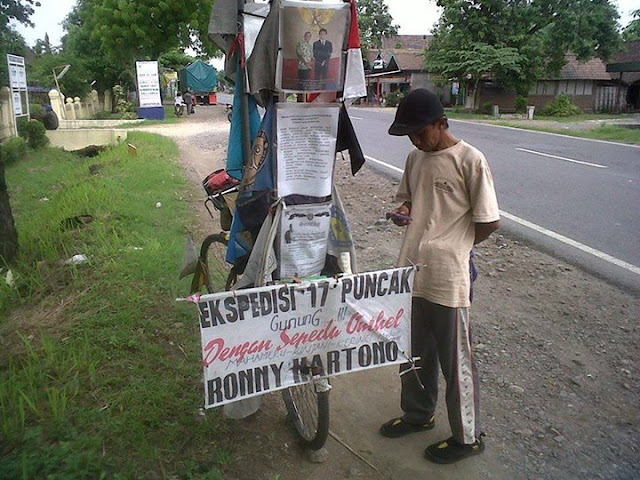 Unik, Kisah Pendaki Taklukkan 27 Puncak Gunung dengan Sepeda Onthel Pertiwi Nusantara