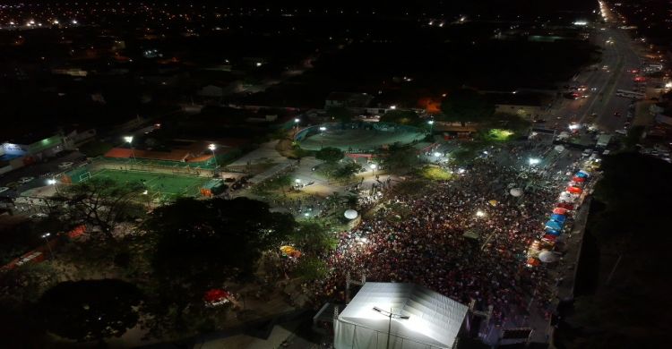 G1 - Fagner faz show no Recife pela canonização de Frei Damião - notícias  em Pernambuco