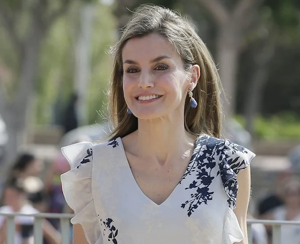 Queen Letizia attended the opening of 2016-2017 scholarship course at 'Gines Morata' school in Almeria. Hugo Boss shirt, blouse, trouser