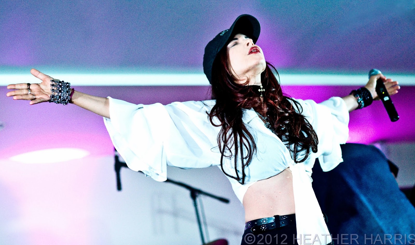 Fast Film: REESI ROCCA ROCKS FOR DOG RESCUES