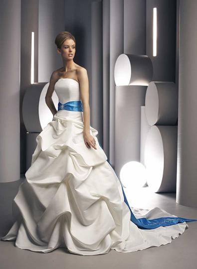 bridal style and wedding ideas: Wedding Dresses in Blue