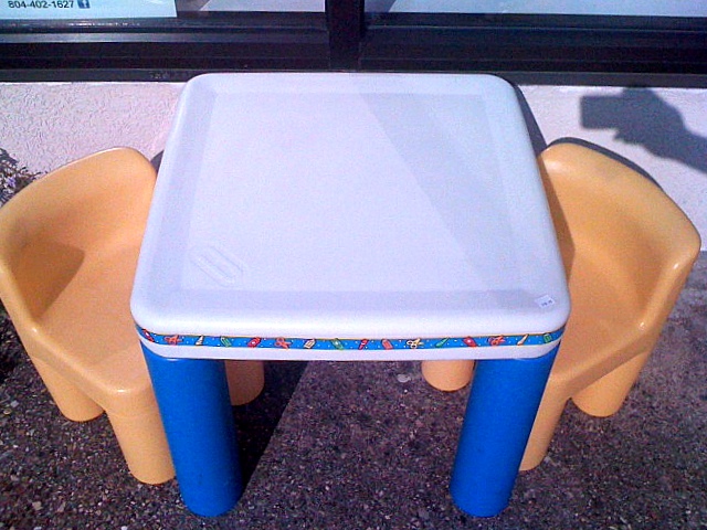 little tikes table with 2 chairs