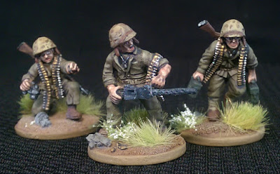 USMC MMG Team advancing 28mm USMC MMG conversion medium machine gun conversion