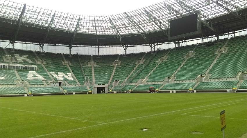 Sektor gości we Wrocławiu widziany z murawy - fot. Tomasz Janus / sportnaukowo.pl Sektor gości we Wrocławiu widziany z murawy - fot. Tomasz Janus / sportnaukowo.pl